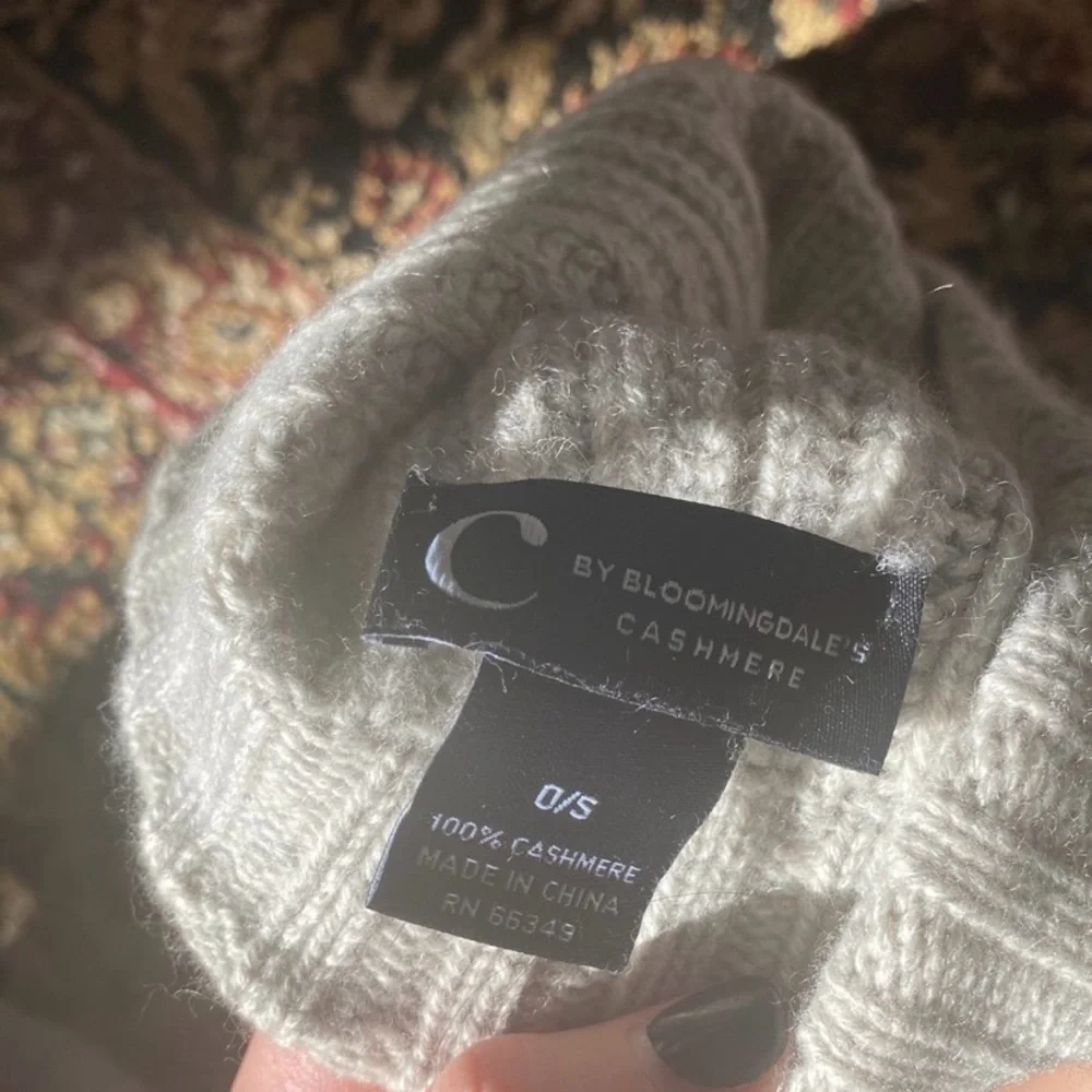 Bloomingdale's Cashmere Light Gray Ribbed Beanie - Picture 3 of 3
